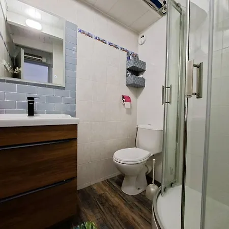 Mezzanine Proche De La Et Commerces Apartamento